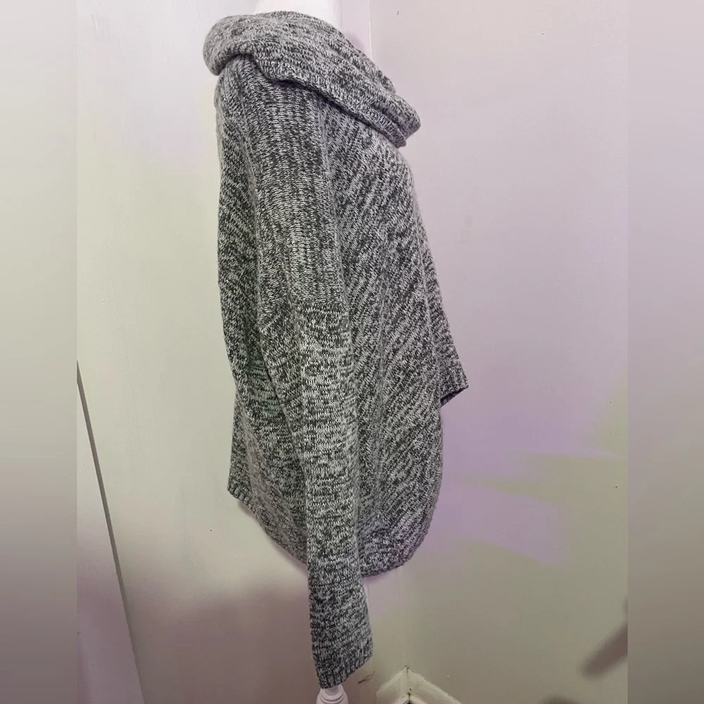 EXPRESS Cowl Neck Oversized Knit Sweater Size M/L Heather Gray Sharkbite Hem - Picture 4 of 8